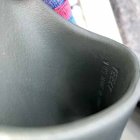 Yeezy Slides *Size 9 - Picture 6 of 6